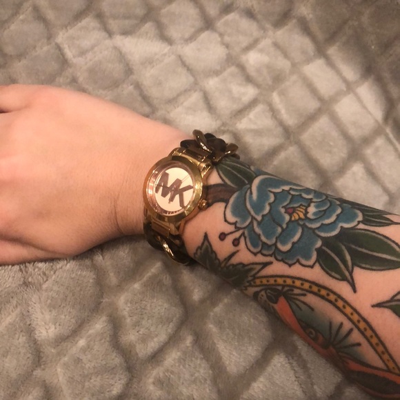 Used Michael Kors watch/bracelet 💘 - Picture 2 of 3